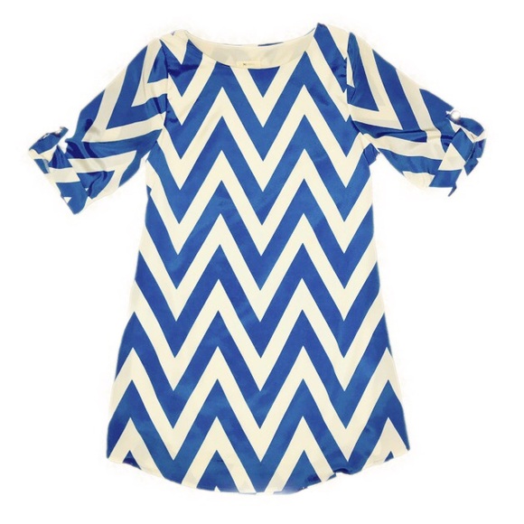 Everly Dresses & Skirts - Everly chevron pattern shift dress size S